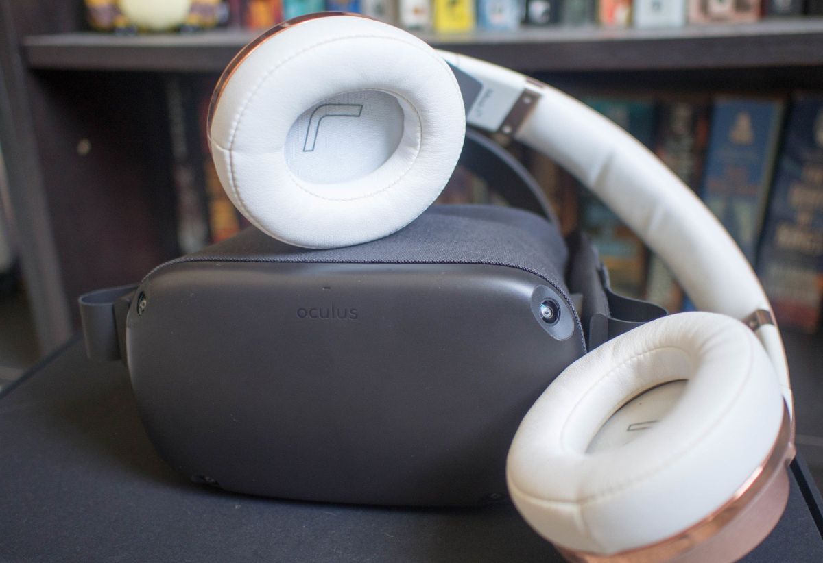 use headphones with Oculus