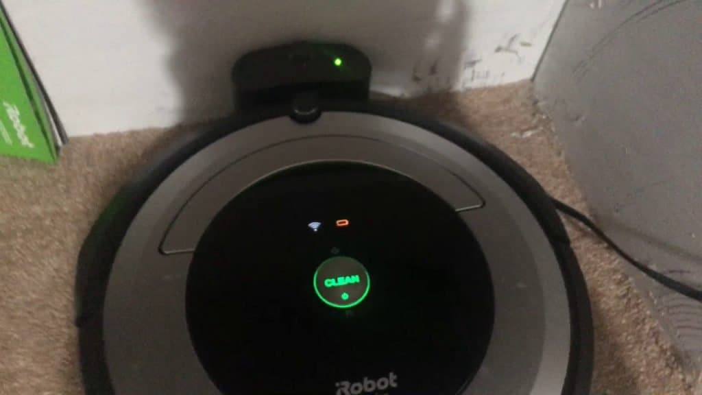 How do I know if my Roomba is charging